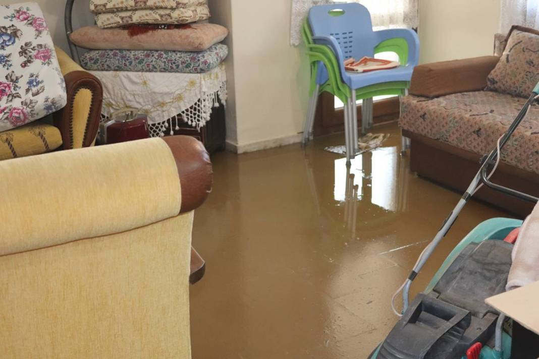 O kentte yollar çöktü: Gece yarısı felaketi yaşadılar! Gün aydınlanınca korkunç manzara ortaya çıktı 25